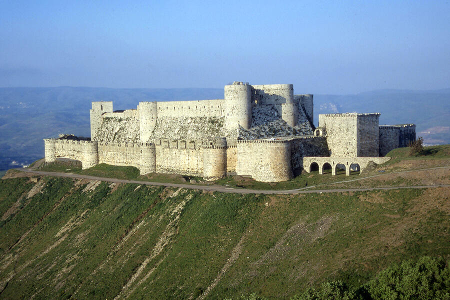 Vista general de la Fortaleza Al-Hosn (Krac des Chevaliers) en 2002 | Foto: Gianfranco Gazzetti / GAR (Wikimedia Commons) 