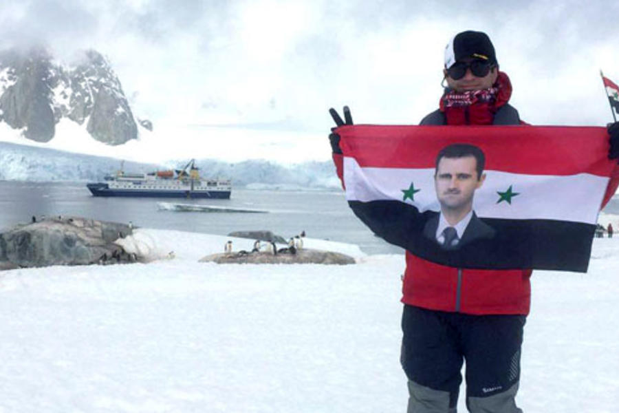 La bandera siria se alza en la Antártida