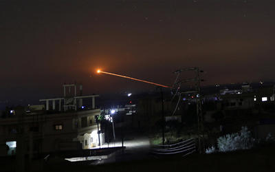 Ataque misilístico israelí sobre Siria. Mayo 10, 2018 (Imágen Alaa Al Faqir / Reuters). Ataque misilístico israelí sobre Siria. Mayo 10, 2018 (Imágen Alaa Al Faqir / Reuters).