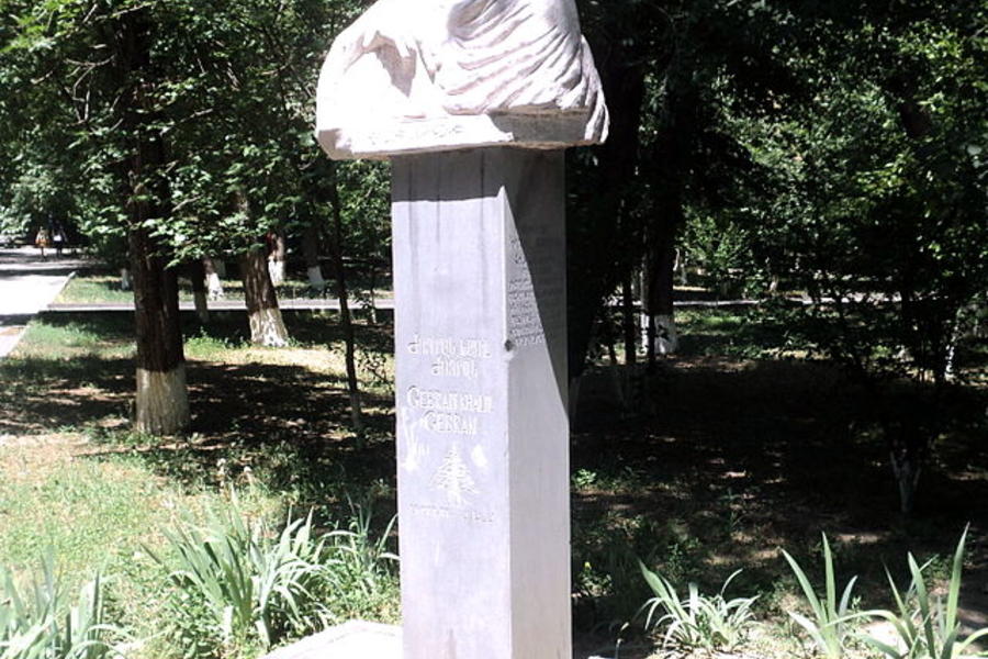 06 Busto Armenia