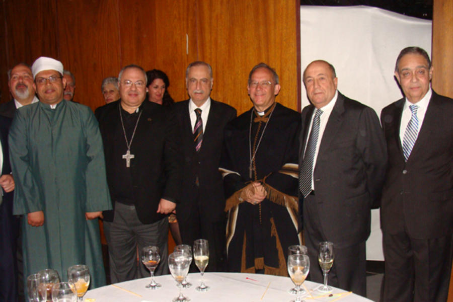 i. a d.: Sheij M. Zanati, Monseñor Habib Chamieh, Embajador de Siria, Arzobispo de San Rafael, Pte. CSL SR, Consul H. sirio en Mendoza