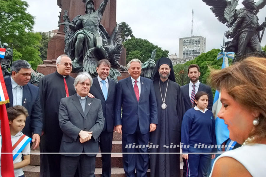 El Embajador y el Cónsul del Líbano junto al Vicecanciller y las autoridades religiosas.