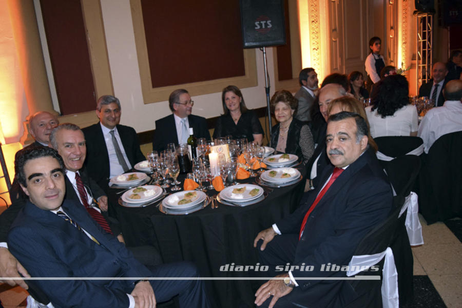 Dirigentes nacionales durante la Cena de Gala Homenaje en la sede de la SSL.