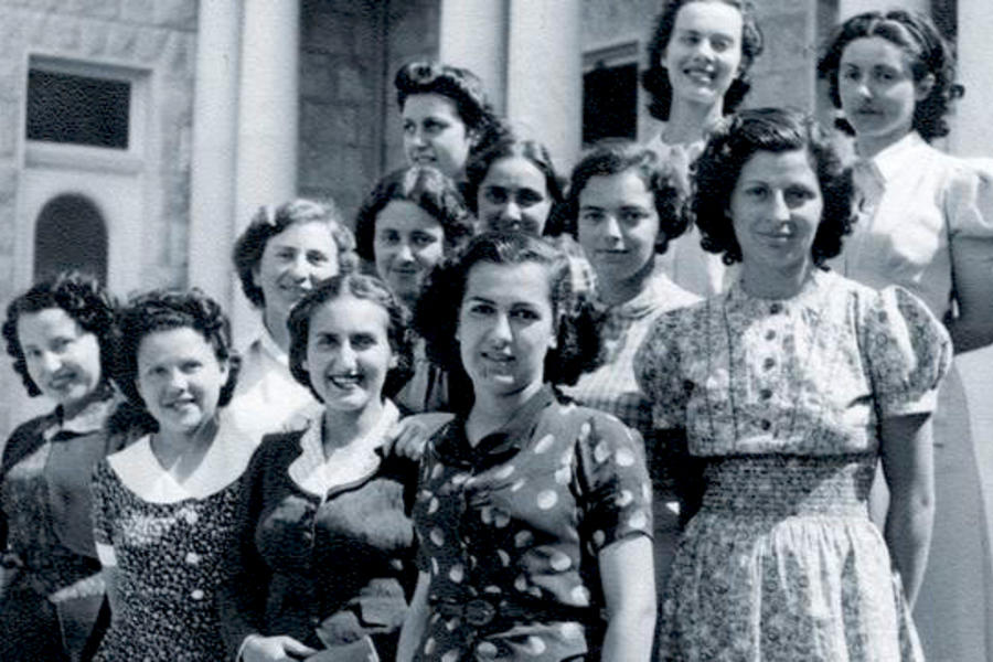 Empleadas del Departamento de Aduanas de Haifa (1940-1942).