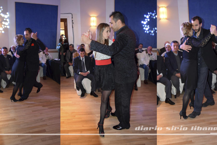 El Prof. Emir Fares y sus alumnos deleitan a los presentes con su demostración de tango y milonga.