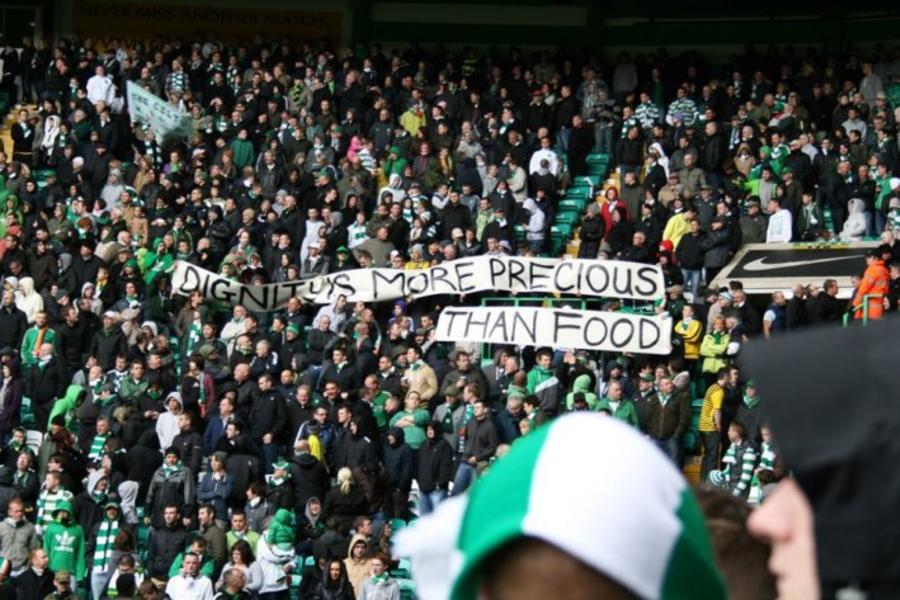 2. Celtic muestra cartel en apoyo a huelguistas (2012)