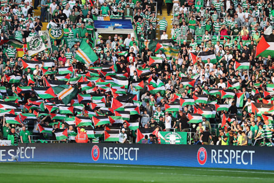 4. Celtic recibe a Hapoel Be'ershiva con banderas palestinas (2016)