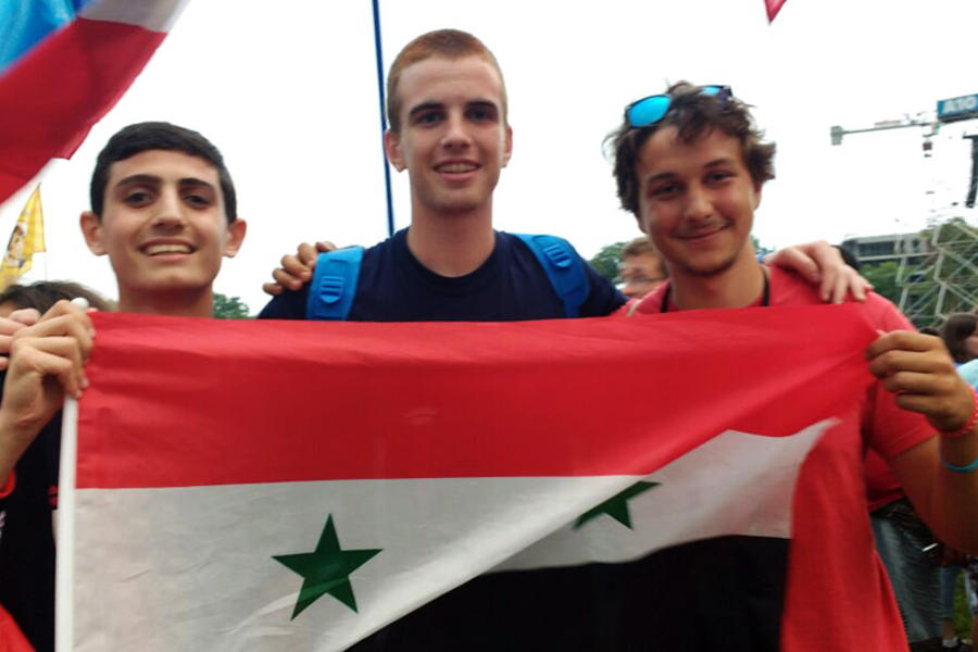 Foto con los jóvenes sirios.