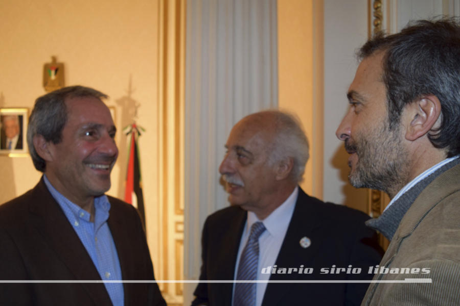 Eduardo Heresi, Presidente C.D. Palestino; Adib Attie, Presidente CSLBA; y Matías Garrido, embajador de CASLA.