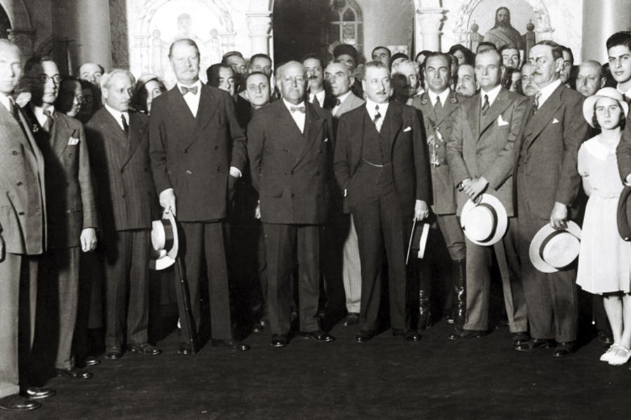 Sr. Moisés J. Azize y el Presidente de la Nación, Gral. Agustín P. Justo, junto a altas autoridades políticas y militares nacionales en el acto de inauguración del Colegio (Marzo 15, 1933).