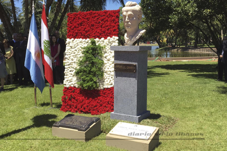 Busto y placas homenaje a Gibrán Khalil Gibrán, Paseo de los Poetas, Rosedal de Palermo.