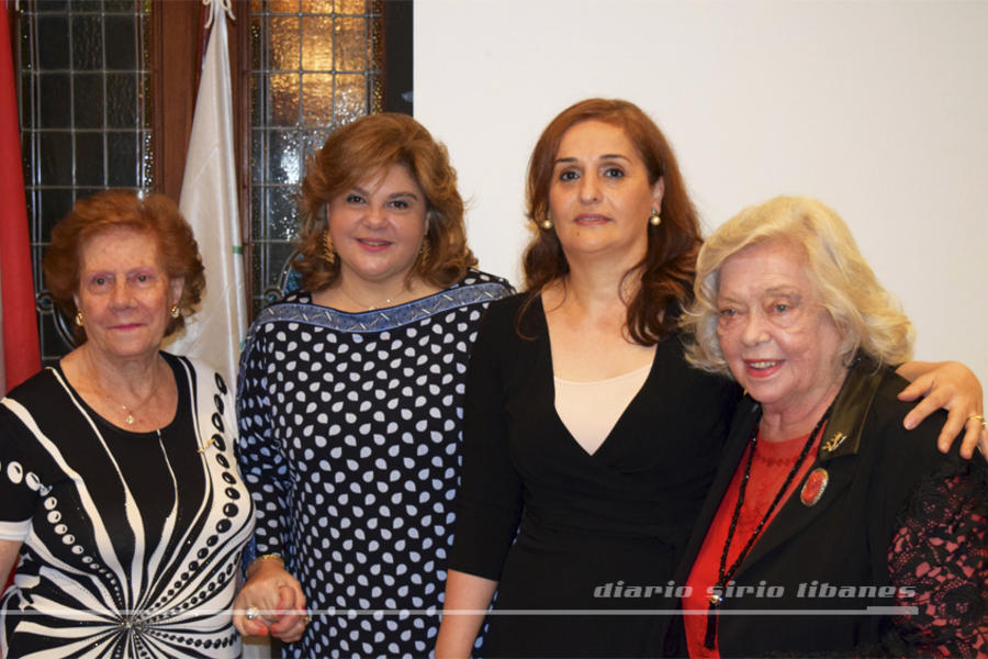 Sras. esposas de los embajadores Dawalibi y Andary, junto a las homenajeadas sras. Salma y Perla.