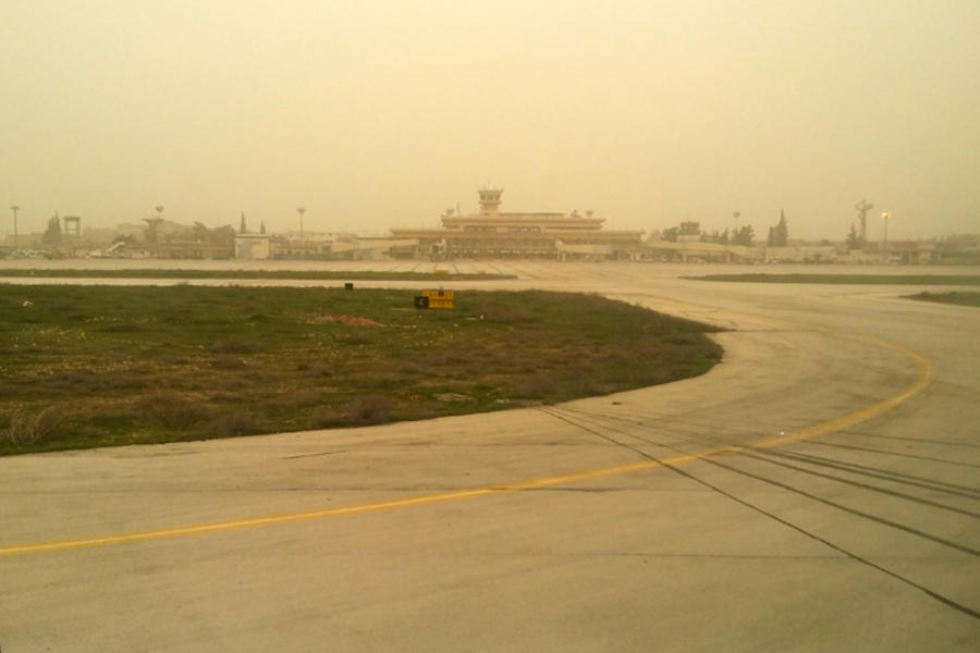 Aeropuerto de Alepo velado por el viento arenoso del desierto o hamsin (Foto: Pablo Sapag M.).