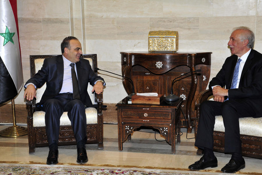 Primer ministro sirio Imad Khamis recibe al ministro libanés de Agricultura, Ghazi Zaiter.