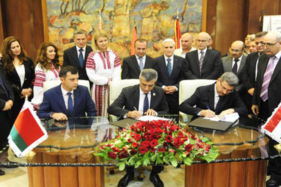 Firma del Acuerdo con Bielorrusia por la importación de vehículos de transporte de pasajeros. 