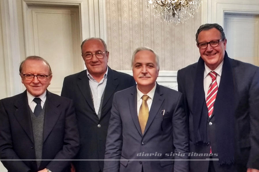 El Sr. embajador Dn. Maher Mahfouz junto a (izq. a der.) Elías Cassis, Yaoudat Brahim y Ricardo Nazer.