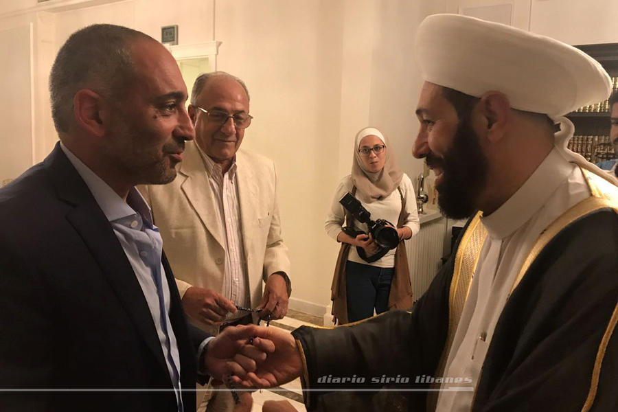 El Gran Mufti obsequia “masbaha” a Fabián Zeid (Damasco | Septiembre 19, 2017).