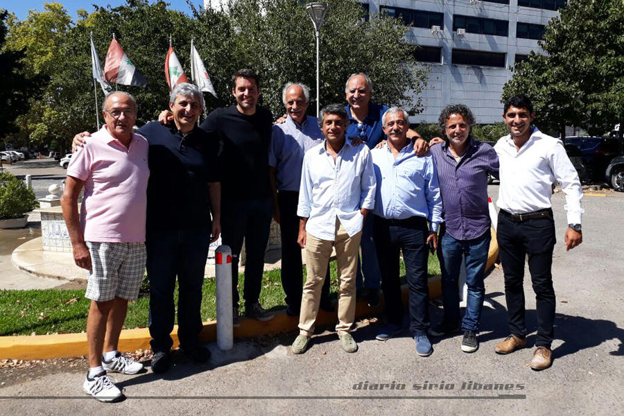 Agustín Calleri y Cesar Francis junto a autoridades del Club Sirio Libanés de Bs. As.