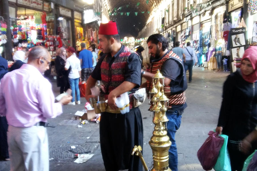 A pesar de la crisis, el Suq Hamidiyeh de Damasco nunca perdiÃ³ su vitalidad. (Foto: Pablo Sapag M.)