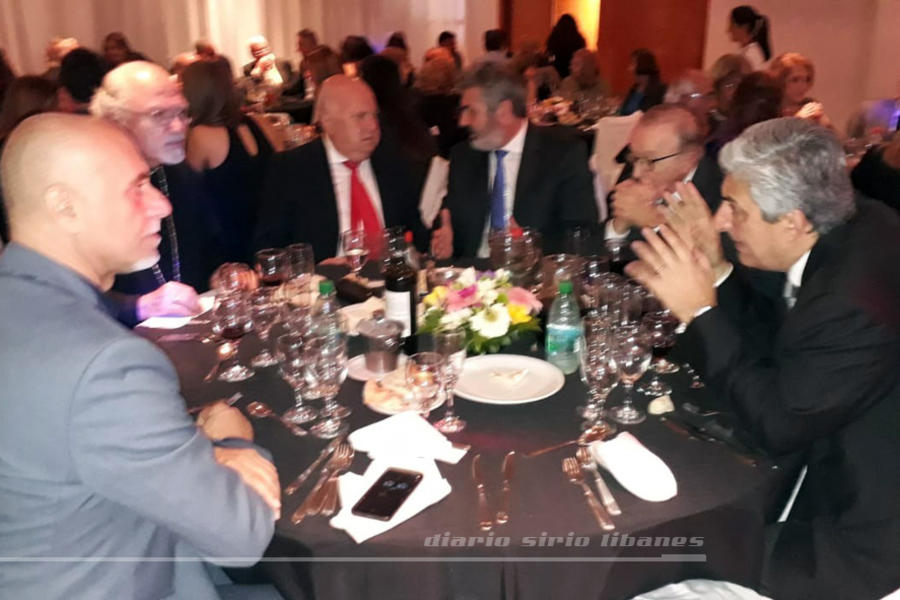 Consul de Siria en Santa Fe, junto a Mons. Ibrahim Salameh y los presidentes del CSAS, la Sociedad Libanesa y el Club Sirio Libanés de Bs. As.