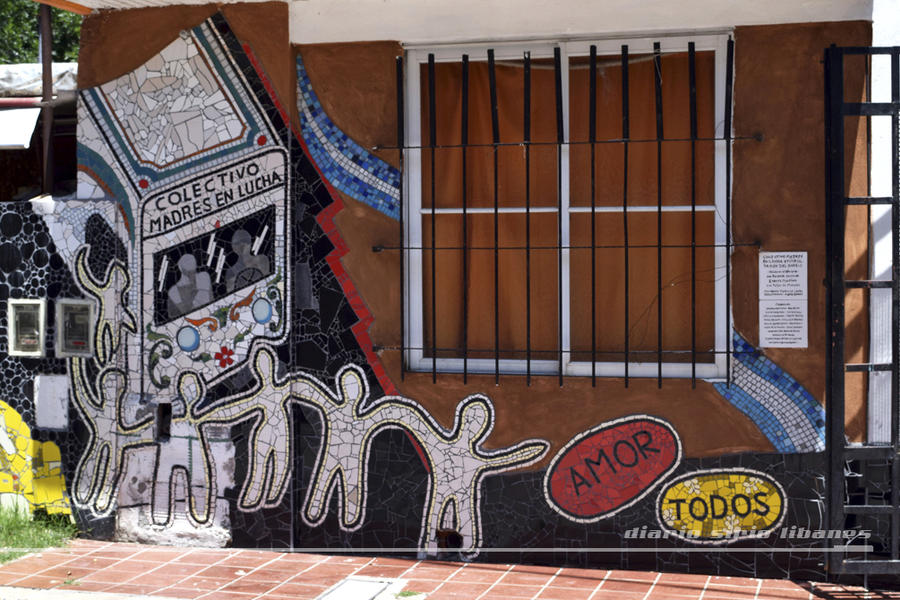 Mural exterior de “la casita”: “Colectivo Madres en Lucha” realizado bajo dirección del Estudio del Arquitecto Rodolfo Sorondo (2017)