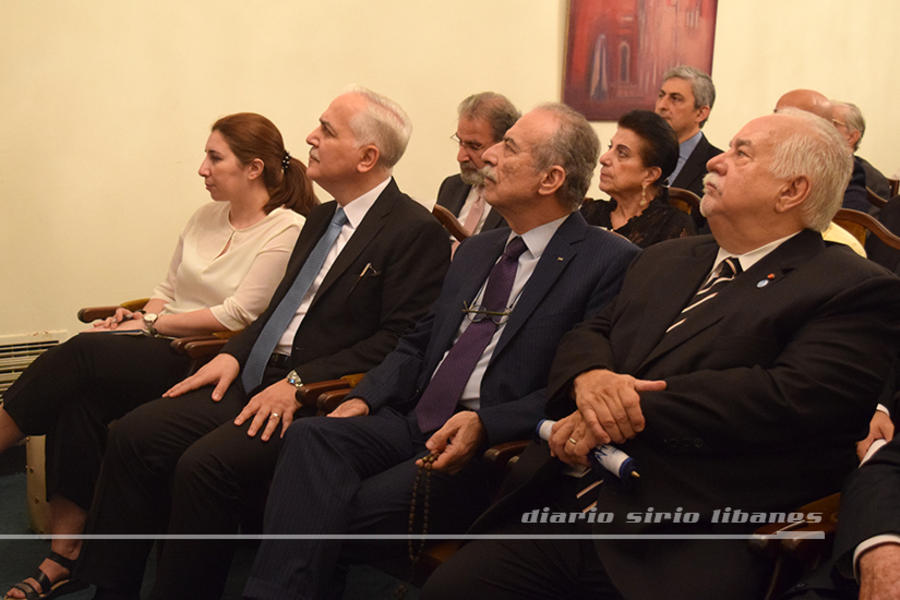 La sesión de apertura contó con la presencia de los embajadores de Siria, Maher Mahfouz, y Palestina, Husni Abdel Wahed, junto al presidente de la FAC, Juan Balestretti