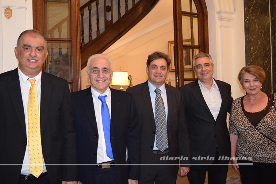 La delegación de Fearab Brasil encabezada por su presidente Aziz Jarjour y la profesora Claude Hajjar