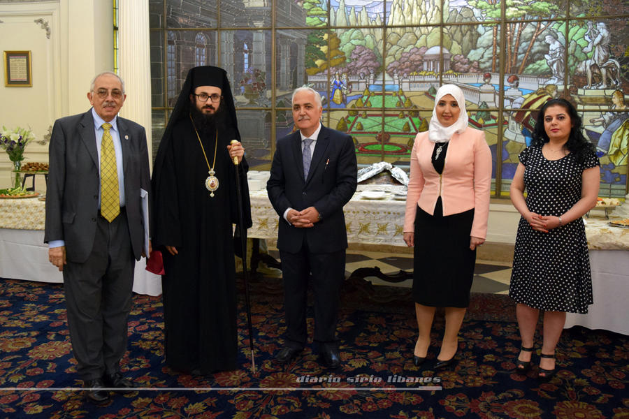 Monseñor Santiago y el Jefe de Misión Maher Mahfouz reciben al presidente de la Asociación Liga Árabe, Horacio Daboul