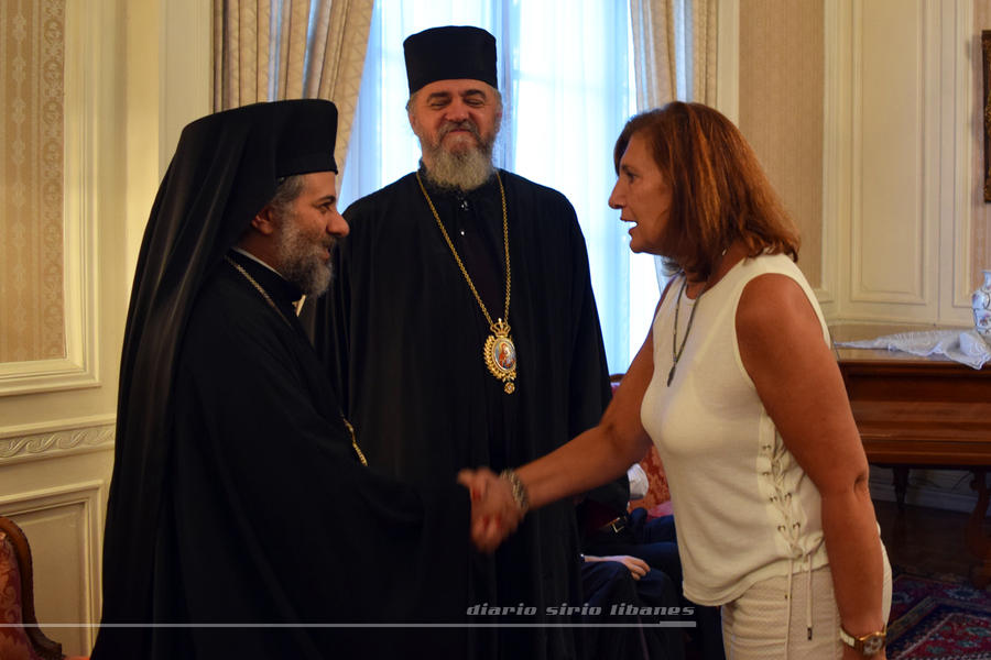 La Presidenta de Fearab Buenos Aires, Susana Yedid, saluda a altas autoridades ortodoxas