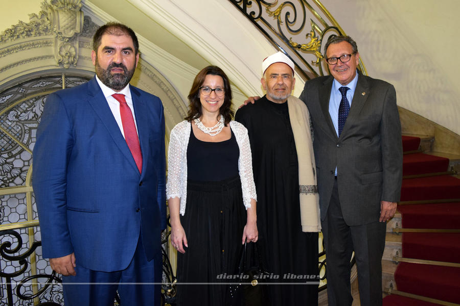 La Subsecretaria de Culto de la Nación, junto al Presidente del Centro Islámico, el Sheij Abdel Nabi Al Hafnawi, y el Presidente de Fearab Argentina