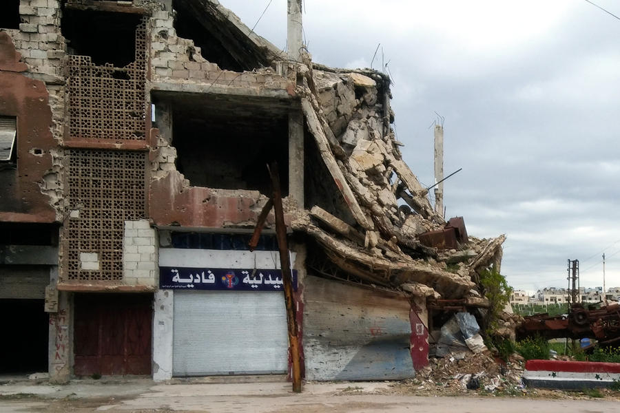 Como esta de Homs, muchas farmacias han reabierto al público en los lugares más insospechados (Foto: Pablo Sapag M.)