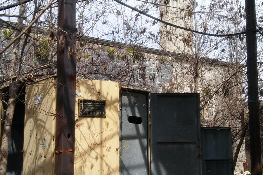 El embargo y la destrucción de estaciones y otras infraestructuras eléctricas, como estas del homsiense barrio de Hamidiyeh, explican las restricciones en el suministro de electricidad (Foto: Pablo Sapag M.) 