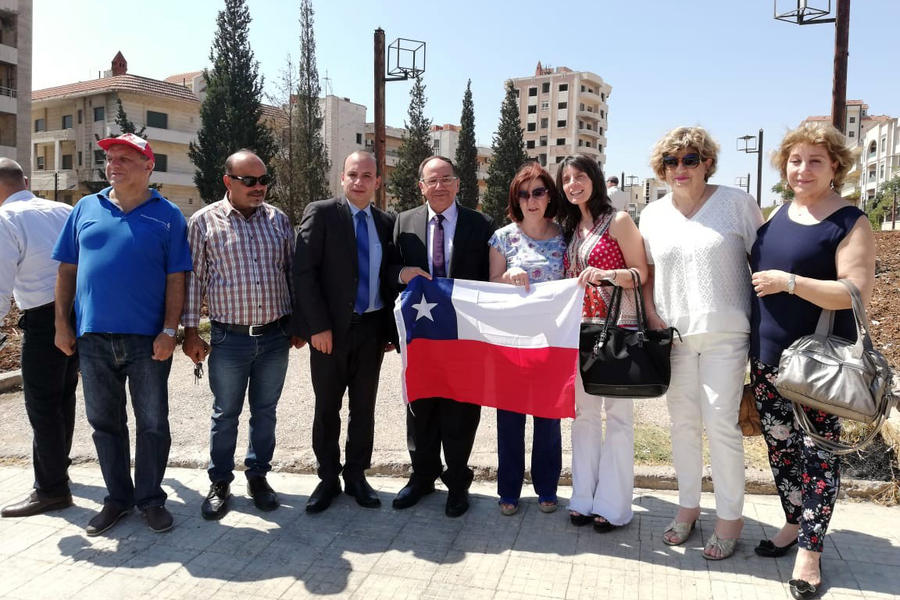Las Damas Sirias y el encargado de negocios de Chile David Quiroga visitan el Jardín Chile de Homs