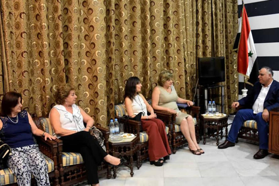 Las Damas Sirias durante su encuentro con el Gobernador de Homs Talal Barazi
