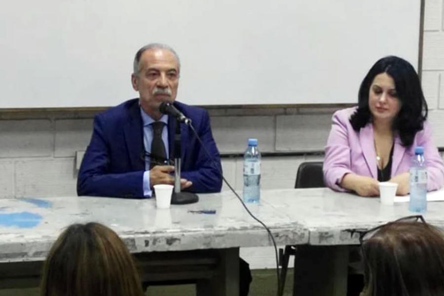 Los embajadores Husni Abdel Wahed del Estado de Palestina y Esther Mkrtumyan de la República de Armenia, expusieron ante los estudiantes