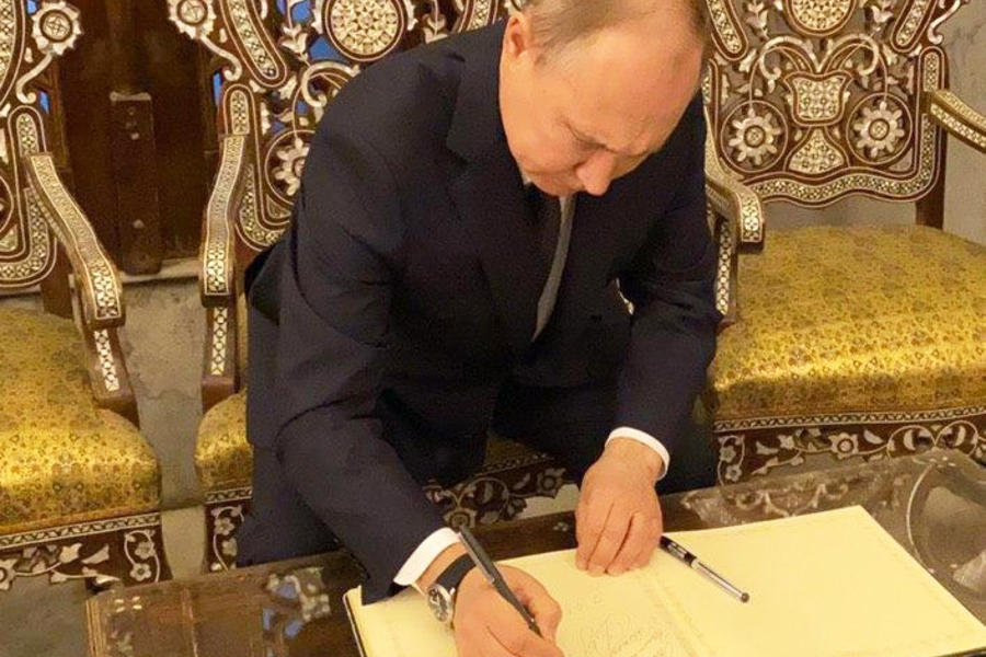 Presidente Vladimir Putin firma libro de visitas en la Gran Mezquita de los Omeyas  |  Damasco, Enero 7, 2020 