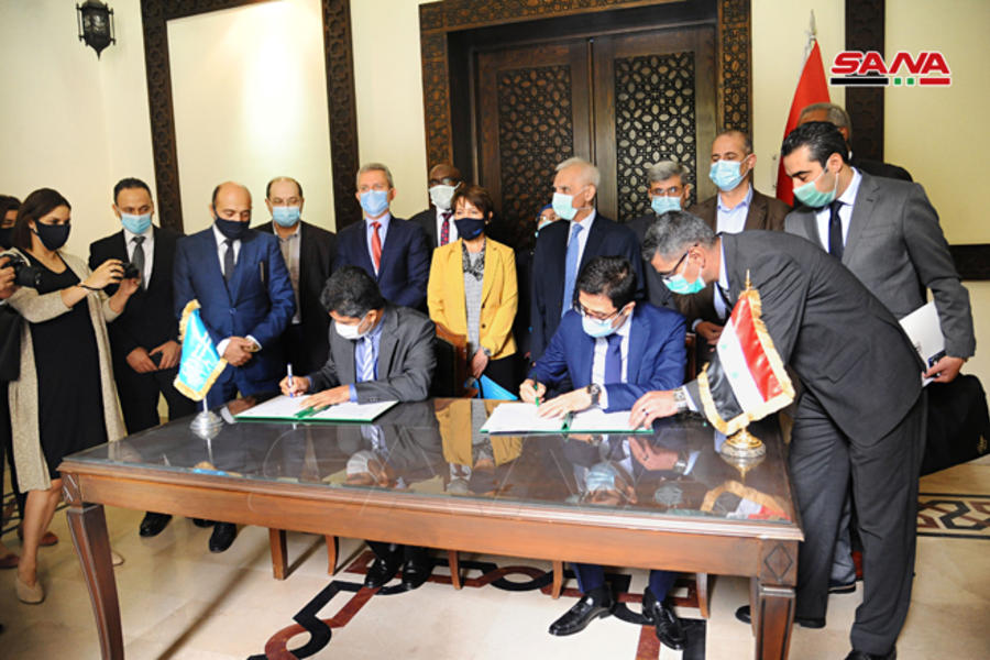 El ministro de Salud sirio y el Coordinador Regional de OMS firman protocolo de cooperación conjunta (Foto: SANA)