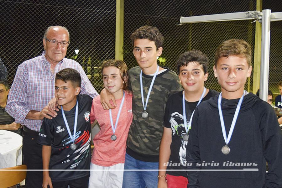 Entrega de medallas a los jóvenes jugadores de la Categoría Sub12