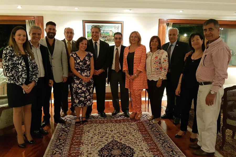 El Embajador Amin Meleika y su sra. esposa, junto a autoridades del Club Sirio Libanés de Bs. As. durante una cena de camaradería en su residencia en abril de 2019