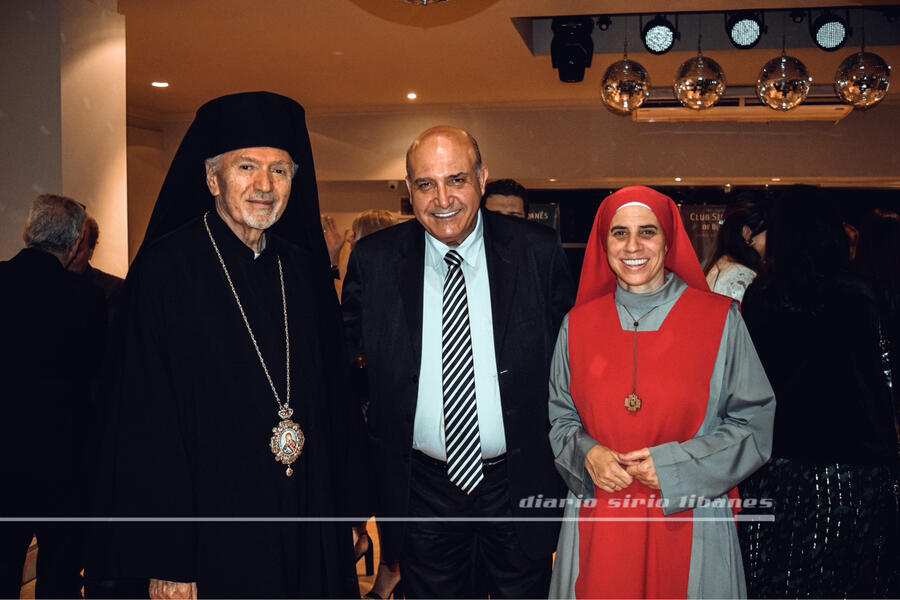 De izq. a der.: Obispo Greco-Melkita, Mons. Ibrahim Salameh Karam; Sr. Embajador de Siria, S.E. Dr. Sami Salameh; Hermana Guadalupe de la Orden del Verbo Encarnado (Foto: DSL)