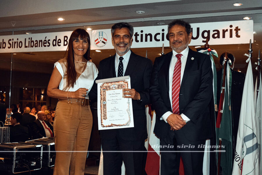 El Dr. Carlos Damin recibe Distinción UGARIT en Actividades Institucionales y Trayectoria (Foto: DSL)