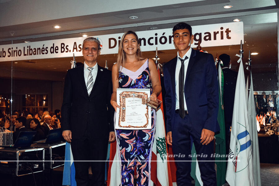 La Srta. Florencia Jaef recibe Distinción UGARIT en Deporte (Foto: DSL)