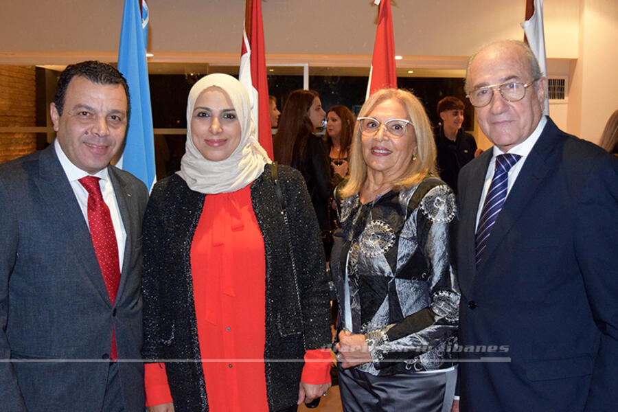 El presidente del CSLBA y Sra. Ana María Ganem reciben salutación del Sr. Jefe de Misión de Palestina, Dr. Riyad al-Halabi y Sra. Esposa