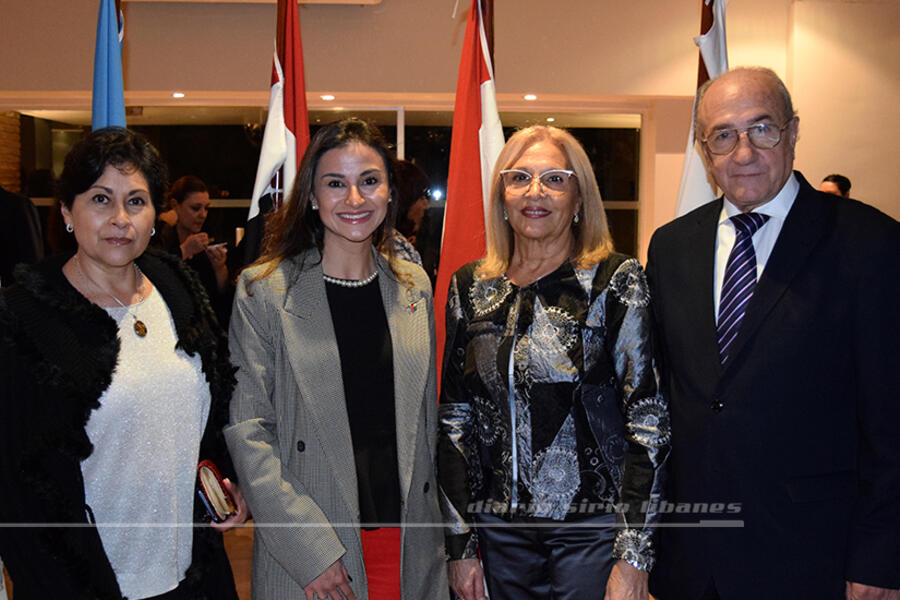 El presidente del CSLBA y Sra. Ana María Ganem reciben salutación de la Segunda Secretaria de la Embajada de Palestina, Sheryn Barham y Sra. Madre