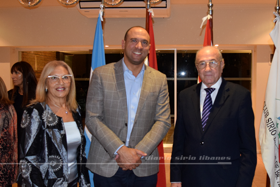 El presidente del CSLBA y Sra. Ana María Ganem reciben salutación del Segundo Secretario de la Embajada de Egipto, Karim Abdoulaenein