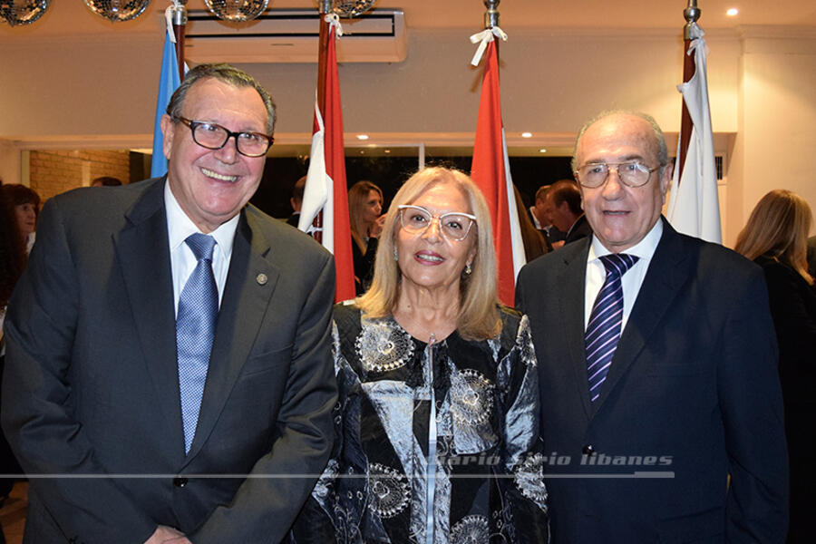 El presidente del CSLBA y Sra. Ana María Ganem reciben salutación del Dr. Ricardo Nazer, presidente de Fearab Argentina