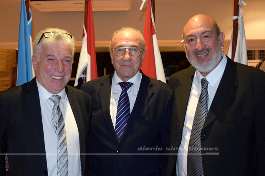 El presidente del CSLBA recibe salutación del presidente de la Sociedad Sirio Libanesa de Córdoba, Dr. Horacio Manzur, junto al Sr. Vicepresidente Jorge Abugauch