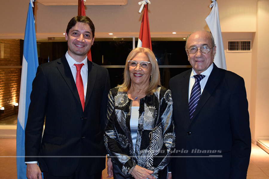 El presidente del CSLBA y Sra. Ana María Ganem reciben salutación del presidente de la Unión Sirio Libanesa de Salta, Dr. Cristian Salem Chali
