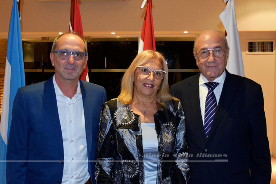 El presidente del CSLBA y Sra. Ana María Ganem reciben salutación del presidente de la Sociedad Sirio Libanesa de Reconquista, Dr. Jorge Salum