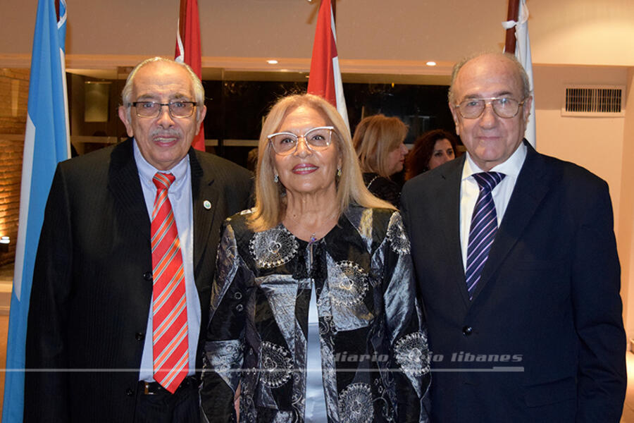 El presidente del CSLBA y Sra. Ana María Ganem reciben salutación del presidente de la Asociación Liga Árabe, Lic. Horacio Dabul